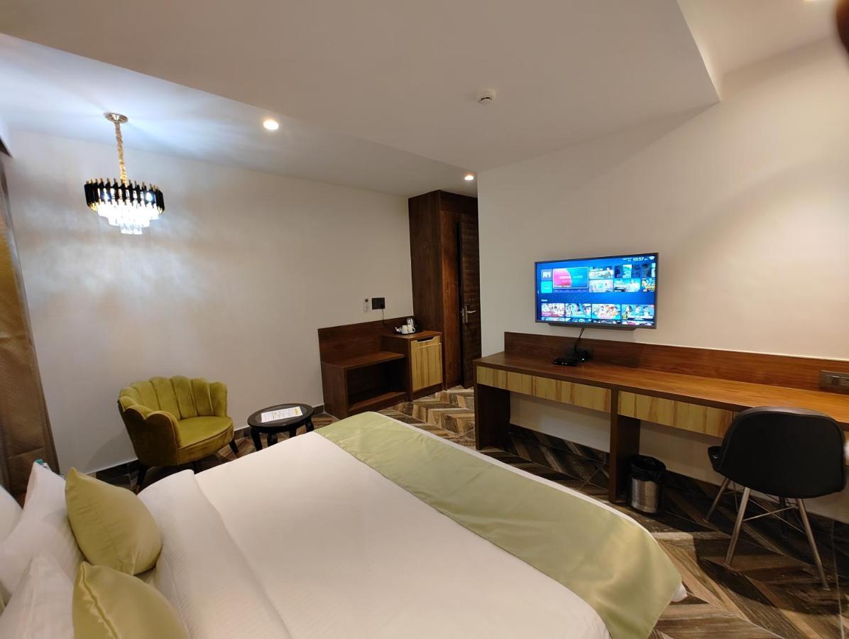 Grand Luxotica By Dls Hotels Dehradun Exterior foto