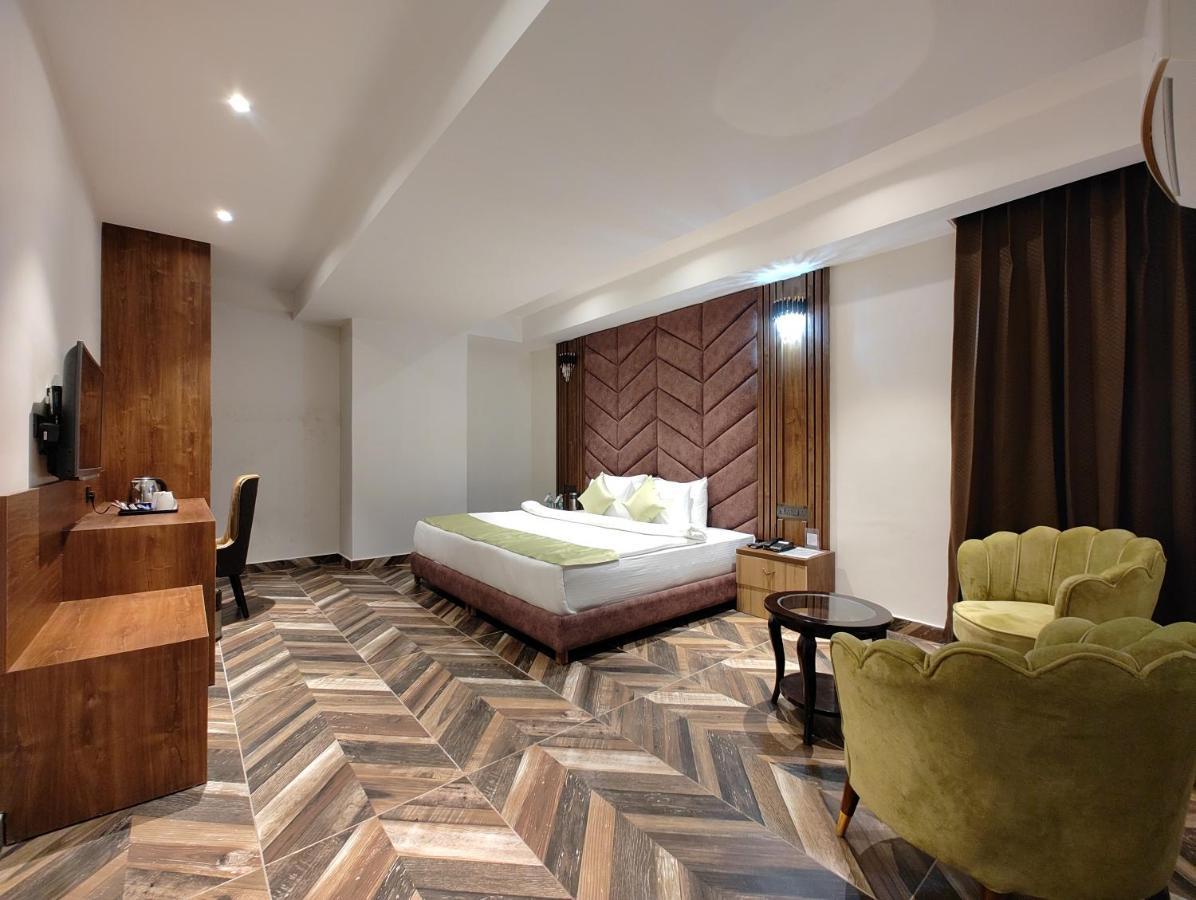 Grand Luxotica By Dls Hotels Dehradun Exterior foto