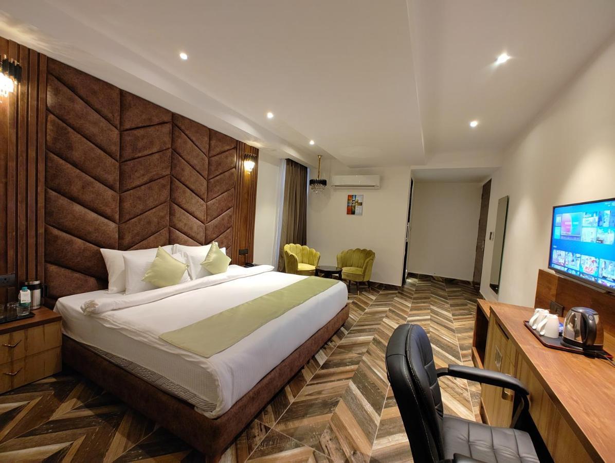 Grand Luxotica By Dls Hotels Dehradun Exterior foto